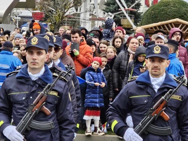 Parada militară de Ziua Națională a României a adunat mii de oameni la Timișoara