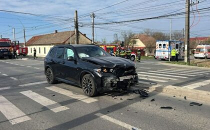 Accident grav la Dumbrăvița, victimă încarcerată (foto)