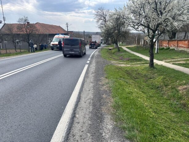 Accident grav în Timiș, o femeie a fost transportată la spital