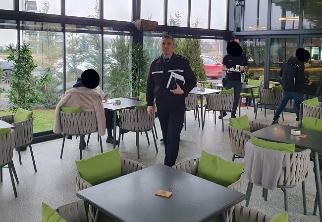 Poliţiştii locali au dat peste 240 de amenzi la Timişoara: lipsă acord de funcționare, muzică fără autorizație, permiterea fumatului