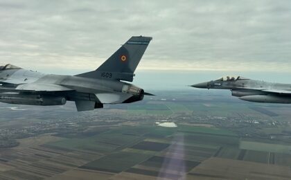 O sută de militari români și șase aeronave de luptă F-16 Fighting Falcon, dislocați în Lituania