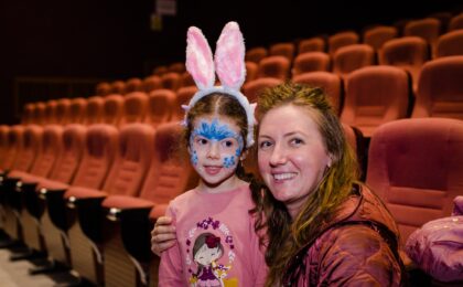 ”Aventura Iepurașilor de Paște”: Spectacol interactiv pentru copii la Casa Tineretului din Timișoara