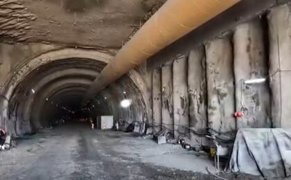 Peste 300 de muncitori și 85 de utilaje pe secțiunea Margina - Holdea de pe autostrada A1 (video)