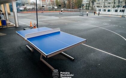 Primăria Timișoara anunță că dotează 30 de școli cu mese exterioare de ping-pong