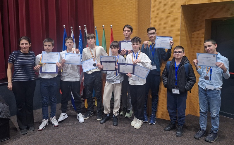 Trei medalii de aur, trei de argint și două de bronz pentru Timișoara la Olimpiada Națională de Informatică 2 Trei medalii de aur, trei de argint și două de bronz pentru Timișoara la Olimpiada Națională de Informatică