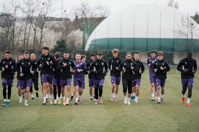 Derby pe "Electrica": Politehnica Timişoara înfruntă Unirea Alba Iulia, principala contracandidată la promovare