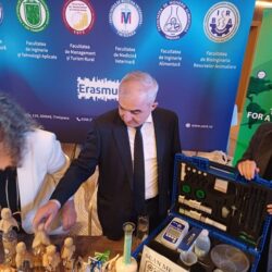 Ce arsenal au pus la bătaie facultățile din Timișoara la Târgul educațional (foto) 9 targ