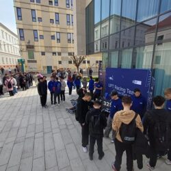 Ce arsenal au pus la bătaie facultățile din Timișoara la Târgul educațional (foto) 6 targ edu 17