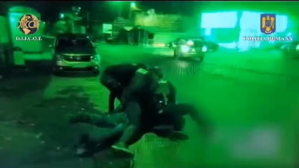 Traficant prins în flagrant cu 500 de grame de „cristal”, droguri pregătite pentru consumatori tineri, inclusiv minori (foto)