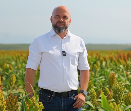 Performanță agricolă cu respect pentru natură. Vladimir Belin, Manager Agricultură Comtim România, explică rolul fertilizării organice în menținerea echilibrului solului
