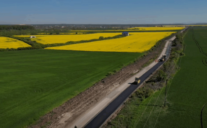 Primul strat de asfalt pe DJ 691 - tronsonul cuprins între descărcarea de pe autostrada A1 și limita cu județul Arad