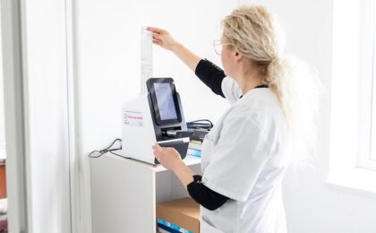 60 de cabinete de medicină de familie din zone dezavantajate vor fi dotate cu aparatură medicală modernă