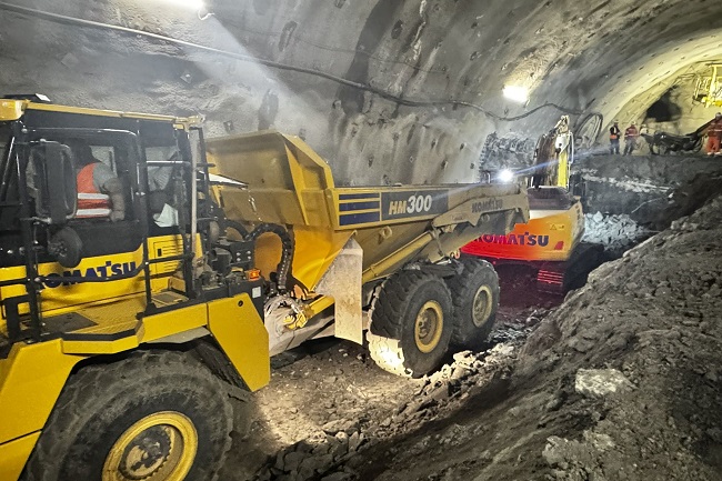 Peste 700 de muncitori și 200 de utilaje, pe şantierul de pe A1 Margina - Holdea. Stadiul lucrărilor se apropie de 60%