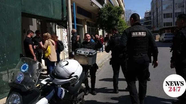 Atac armat în centrul Atenei, mai multe persoane rănite. Suspectul este un bărbat de 89 de ani