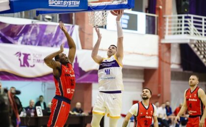 "Leii" joacă în fața propriilor suporteri