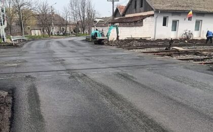 Trafic fără restricții la Cărpiniș! Au fost finalizate reparațiile la trecerea la nivel cu calea ferată