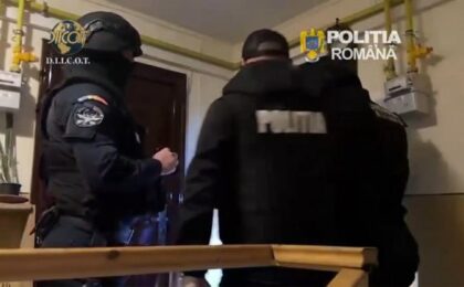 Trupele speciale ale Poliţiei Timiş şi ale Grupării de Jandarmi Mobile „Glad Voievod” au descins la traficanţi de droguri (video)