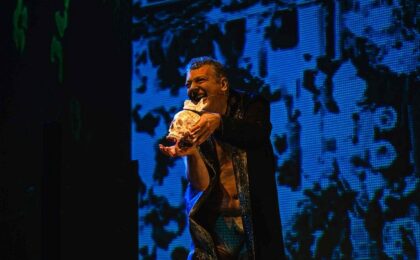 ''Hamlet mortuus est”, spectacol în Studioul Franciscan din Timișoara