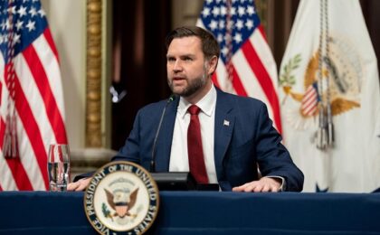 JD Vance îl avertizează pe Papa Leon al XIV-lea să fie „atent” când vorbește despre teologie