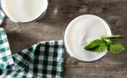 Adevărul despre chefir: este cu adevărat mai bun decât iaurtul pentru sănătatea noastră intestinală?