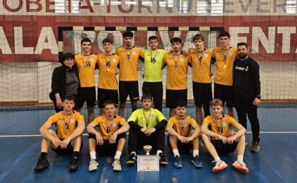 Echipa de handbal a Liceului "Banatul", calificată în etapa finală a Olimpiadei Naționale a Sportului Școlar