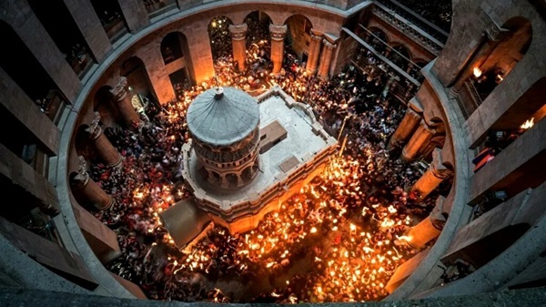 lumina sfanta
