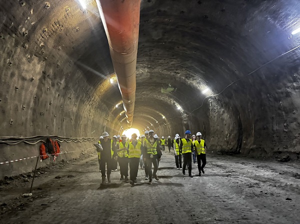 Peste 700 de muncitori și 200 de utilaje, pe şantierul de pe A1 Margina - Holdea. Stadiul lucrărilor se apropie de 60%