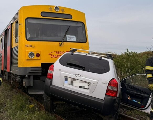 Șoferul mașinii izbite de tren la Peciu Nou a murit. Avea 71 de ani. Ce au stabilit polițiștii
