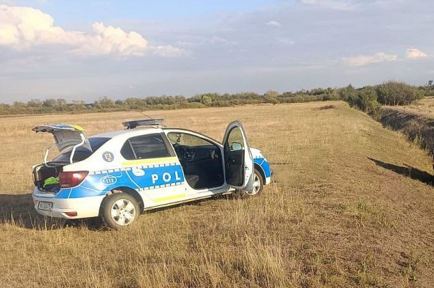 Seif metalic cu 26.000 de lire sterline şi 20.000 de lei, furat dintr-o locuinţă din Timiş. Seiful, cu urme de forţare, găsit pe un drum agricol