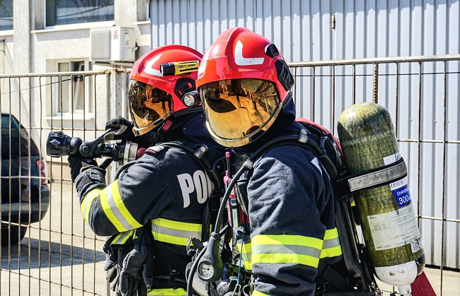 Incendiu într-un apartament situat la etajul 4 al unui bloc cu 8 etaje 1 Incendiu într-un apartament situat la etajul 4 al unui bloc cu 8 etaje