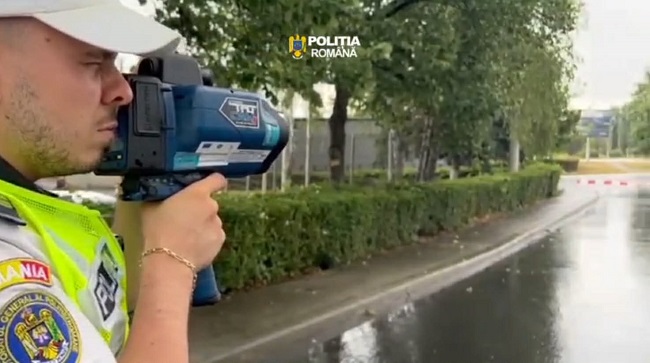 Şofer prins cu 224 km/h, pe autostrada A1. Acţiune de amploare a poliţiştilor rutieri (video)