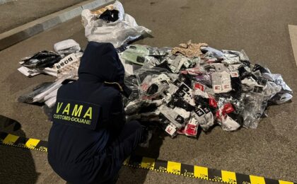 Haine contrafăcute în valoare de peste 3 milioane de lei, descoperite de vameşii timişoreni într-un autocamion