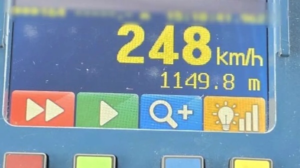 Șofer din București prins cu 248 km/h pe un sector din Autostrada Transilvania