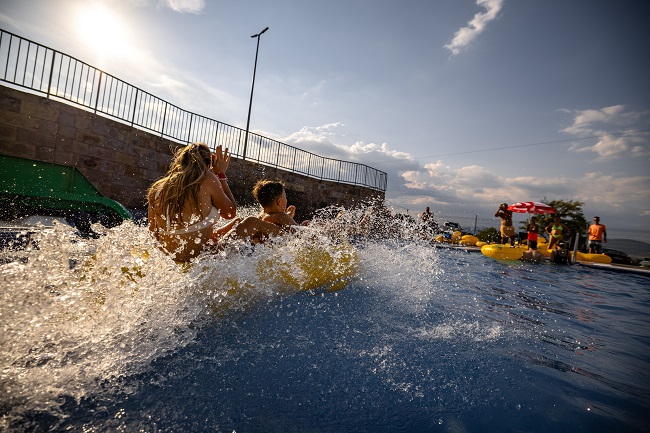 Arsenal Aventura & Aqua Park deschide sezonul de vară pe 29 mai: weekend extins de 1 Iunie cu tobogane, aventură și relaxare pentru întreaga familie 3 Arsenal Aqua Park vizitatori