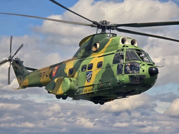 O aeronavă IAR-330 a aterizat de urgență lângă Reșița din cauza unei defecțiuni în timpul zborului
