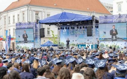 Ceremonia de Absolvire UVT 2026, sărbătoarea unică a noii promoții de absolvenți UVT (video) 1 Ceremonia de Absolvire UVT 2026, sărbătoarea unică a noii promoții de absolvenți UVT (video)