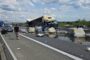 Accident între două autotrenuri pe A1