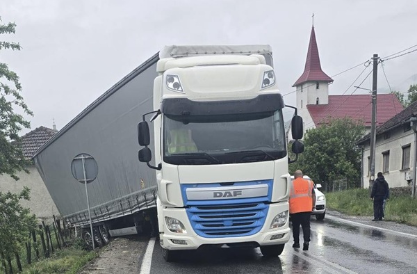Accident extrem de grav pe un drum din Banat (foto)