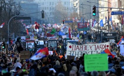 Transportul feroviar din Serbia, suspendat înaintea unui amplu protest al studenților