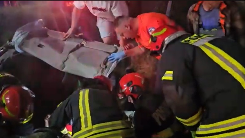 BMW răsturnat pe drumul dintre Reșița și Timișoara, trei victime (video)