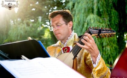 Muzica lui John Dowland va răsuna la Timișoara. Recital de lăută renascentistă susținut de Caius Hera