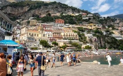 Locuitorii de pe Coasta Amalfi vor să interzică turiștilor să coboare din navele de croazieră