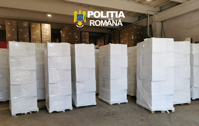 Captură uriașă de țigări de contrabandă, în camionul unui șofer din Timișoara oprit pe A1 (foto)