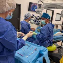 La Timișoara a fost efectuat, în premieră, transplantul de cornee (foto) 3 Încă o premieră medicală aduce Timișoara în atenția oftalmologiei naționale: aici a fost acreditat și operaționalizat singurul centru de transplant cornean din vestul țării