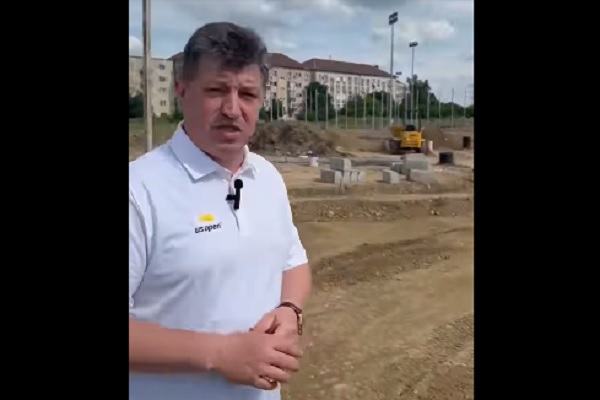 Se reiau lucrările la baza sportivă de pe strada Costică Rădulescu 1 Se reiau lucrările la baza sportivă de pe strada Costică Rădulescu