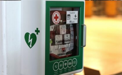 Program naţional de instalare a defibrilatoarelor în spaţii publice, lansat de Crucea Roşie Română 17 Program naţional de instalare a defibrilatoarelor în spaţii publice, lansat de Crucea Roşie Română