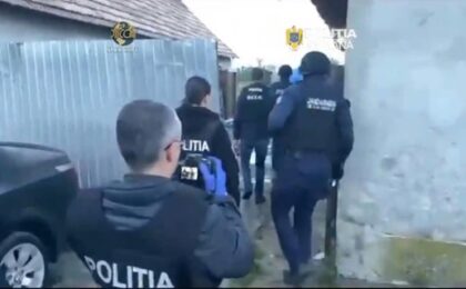 Tineri reținuți pentru trafic de minori și trafic de droguri, în Timiș (video)