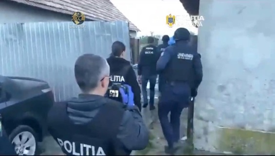 Tineri reținuți pentru trafic de minori și trafic de droguri, în Timiș (video)