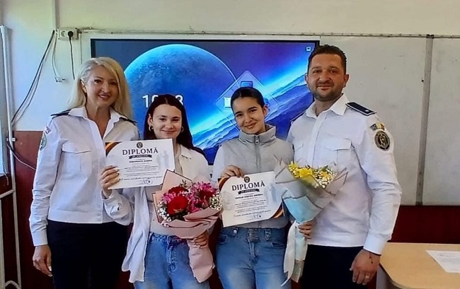 Două eleve din Periam merită toată aprecierea noastră