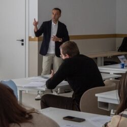 Timișoara are, începând de vineri, un campus ESASO dedicat pregătirii medicilor oftalmologi din întreaga lume. ESASO (Școala Europeană pentru Studii Avansate în Oftalmologie)